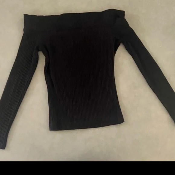 Wilfred Aritzia off shoulder black ribbed top - Picture 4 of 4